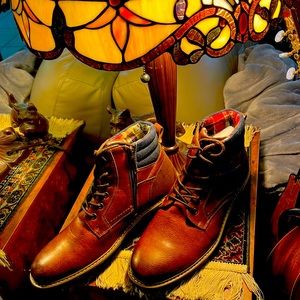 Beautiful New Classic Oxford Chukka Boots with red tartan plaid interior